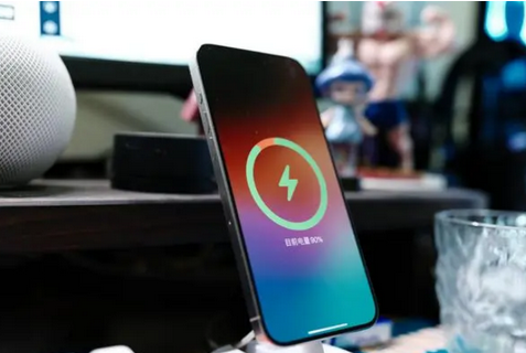 茶陵苹果15换屏服务分享用什么充电器给iPhone15充电更好 